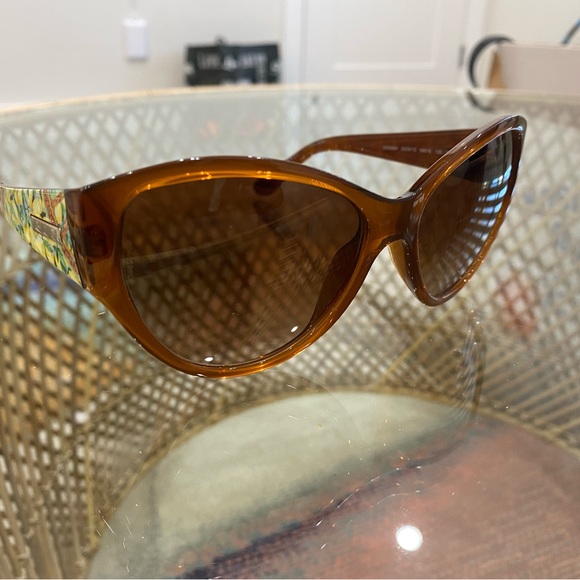 Vintage dolce gabbana sunglasses with original casing! main image 5